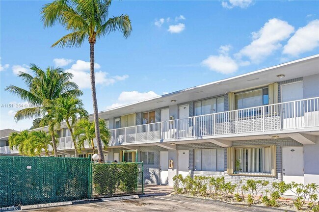 Building Photo - 3 br, 2 bath House - 2175 NE 56th St Apt 110
