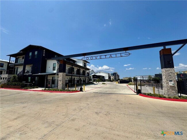Building Photo - 634 Central Pkwy