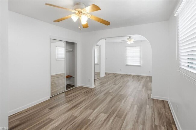 Building Photo - 5545 Aragon Dr