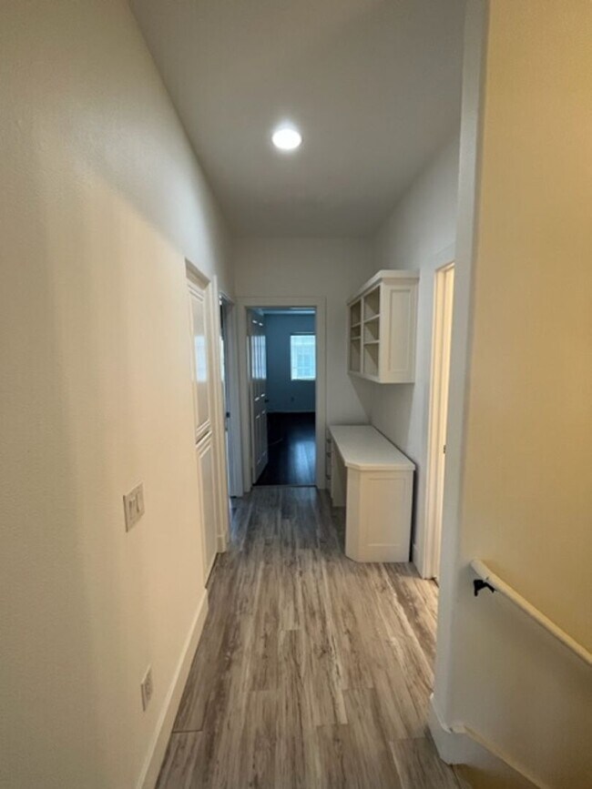 Building Photo - OB Beach House! 3 Bed 2.5 Bath A Block From the Water
