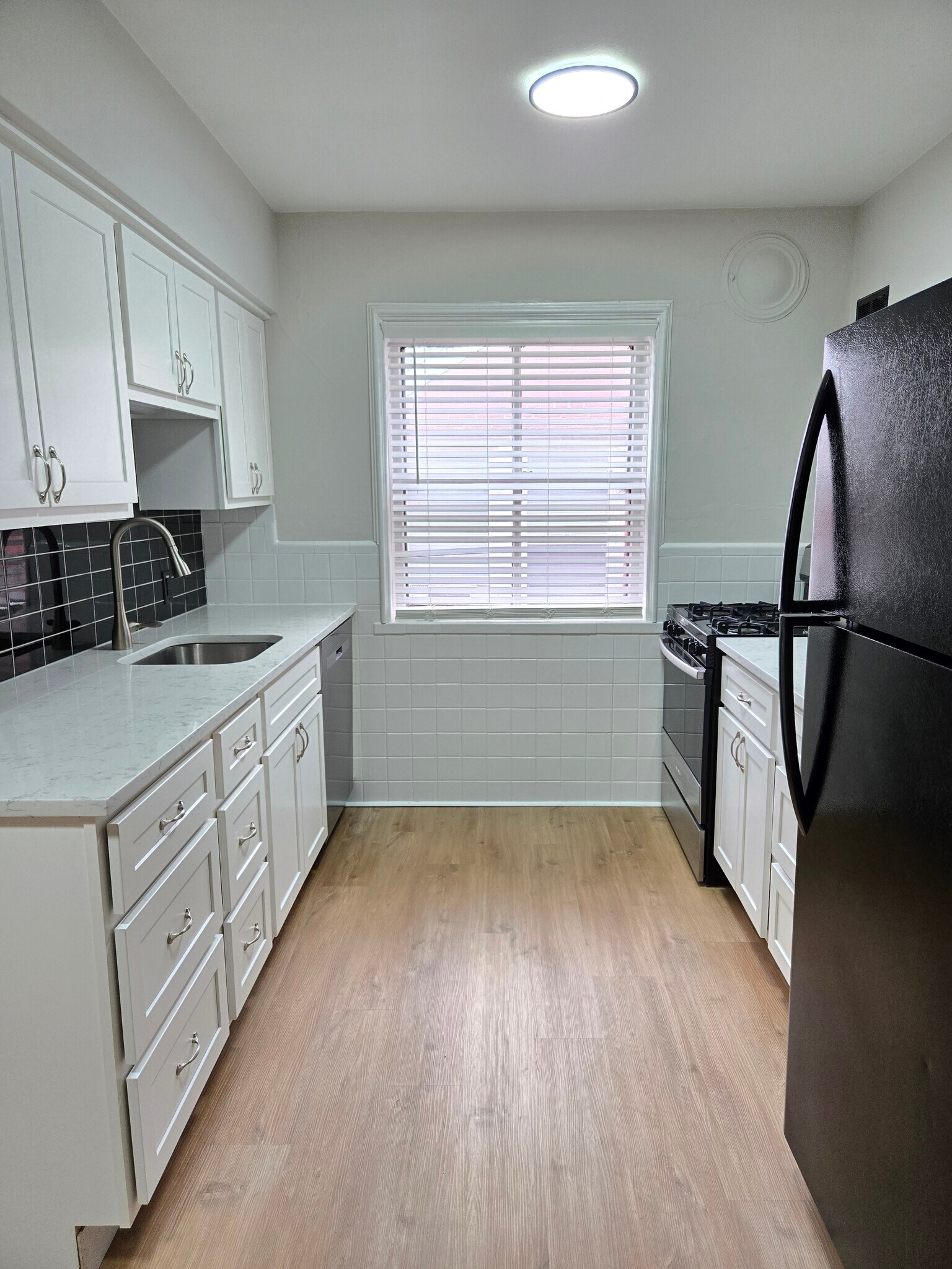 Building Photo - 3406 Lawn Ave