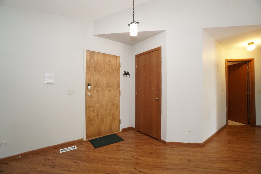 Entry - 131 Red Fox Ln