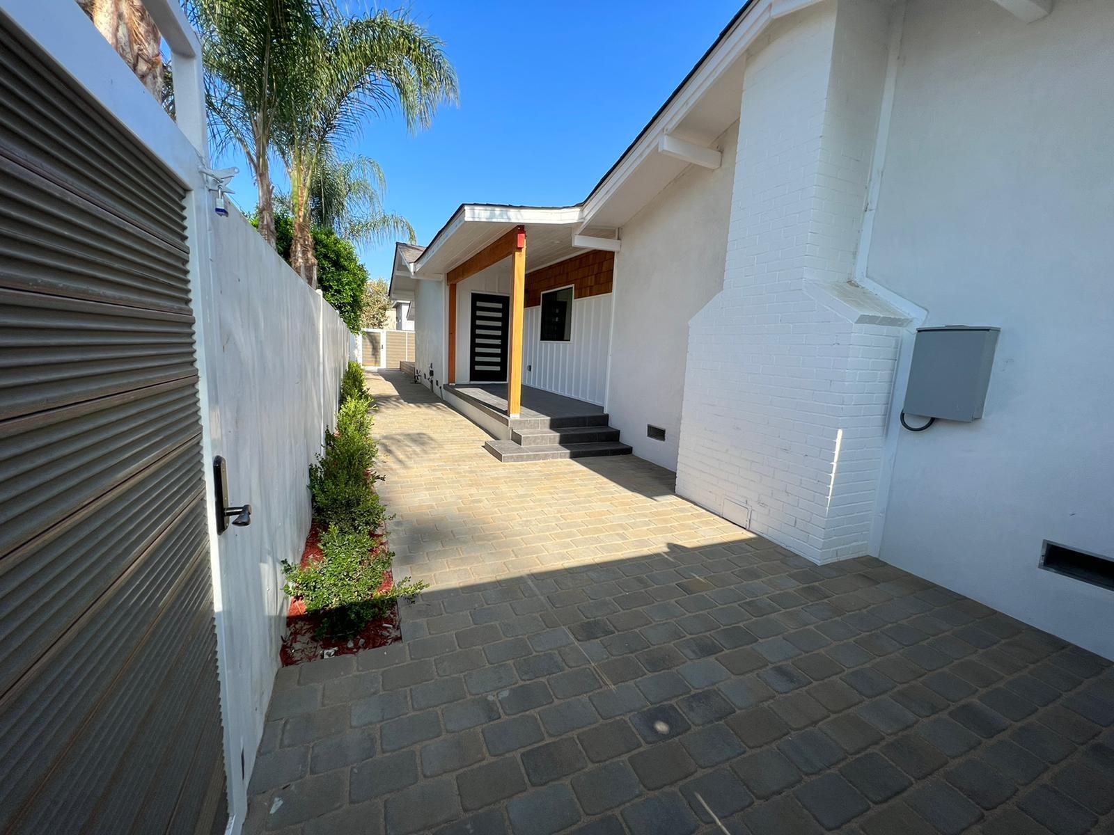 Building Photo - 6901 Variel Ave