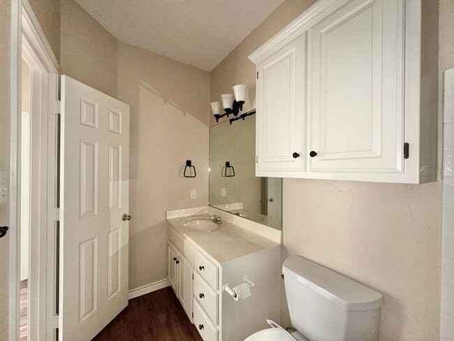 Building Photo - Stunning 3-Bedroom Home in Prime South Tyl...