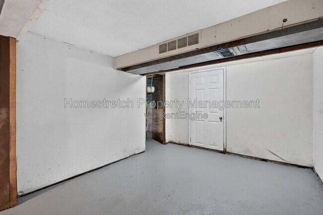 Building Photo - 452 Bluff Dr