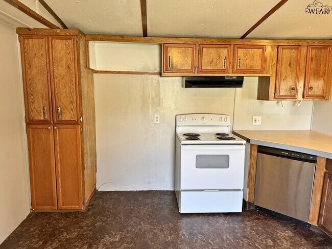 Building Photo - 314 W 6th St