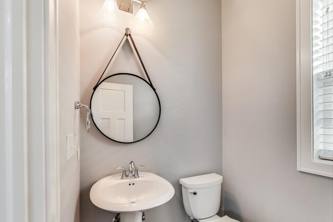 Building Photo - 10 N Dryden Pl