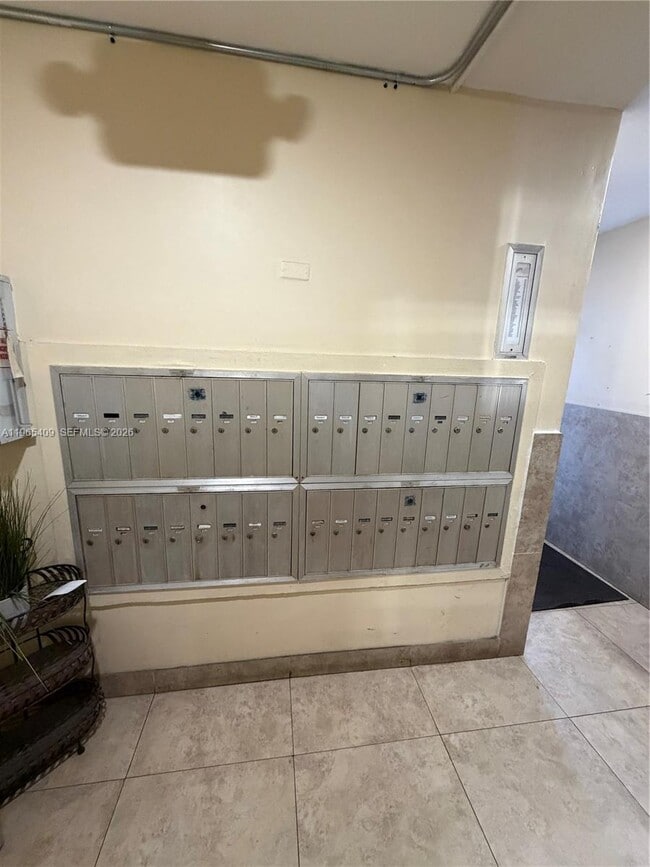 Building Photo - 1830 Dixieana St