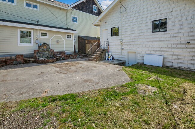 Building Photo - 5646 Ravenna LLC