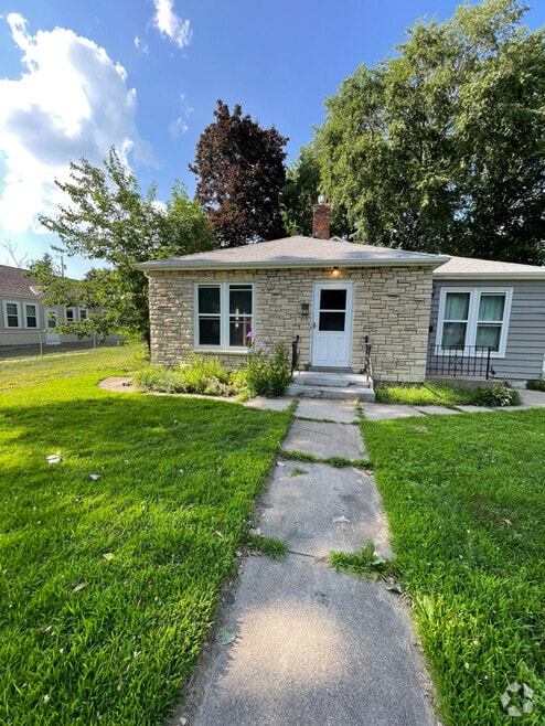 Building Photo - 412 W 64th St