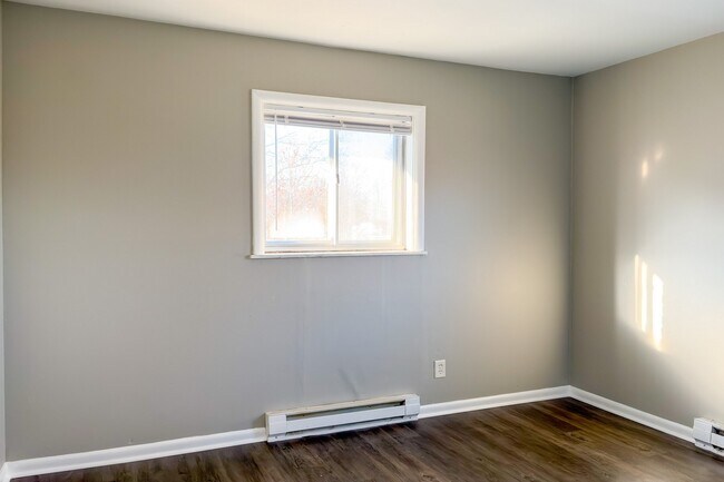 Building Photo - 5905 Devington Rd