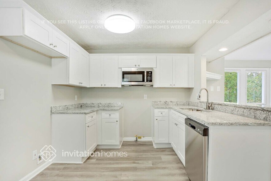 Building Photo - 6106 Shadow Glen Ct SW