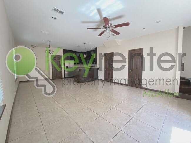 Building Photo - 2B/2.5B Townhome in gated community now av...