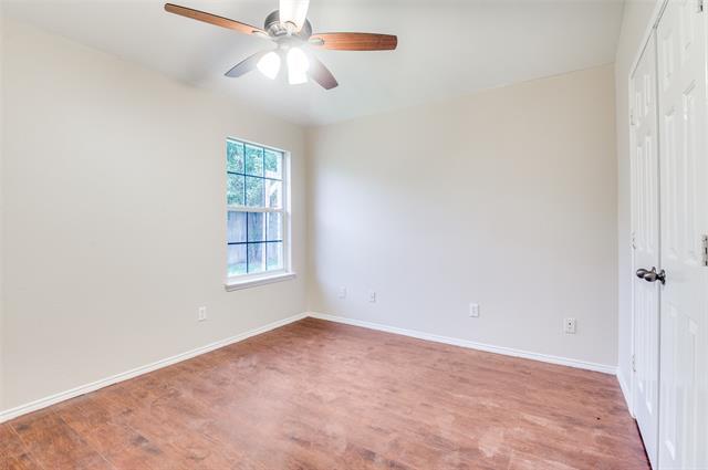 Building Photo - 915 Simi Dr