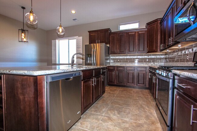 Building Photo - 4 Bedrooms in Granville