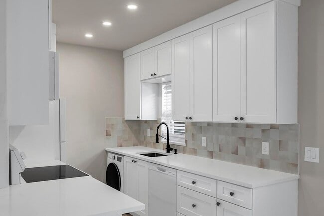 Building Photo - 17 Ocean Breeze