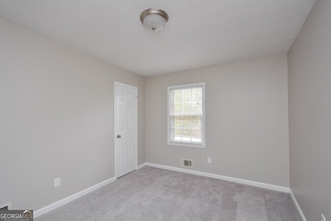 Building Photo - 25 Beaverdam Ct