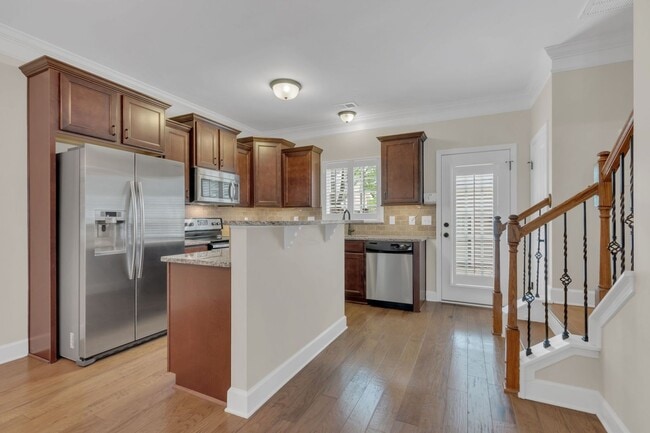 Building Photo - Charming Townhome in the Heart of Berry Fa...