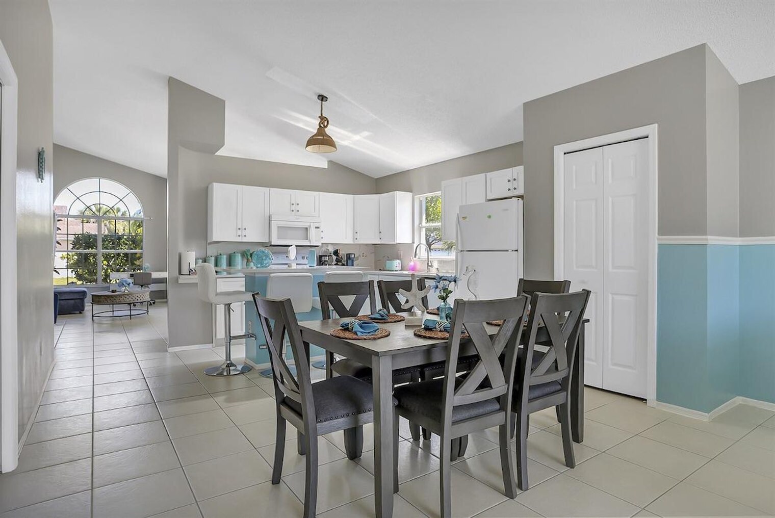 Building Photo - 4716 Windwood Dr