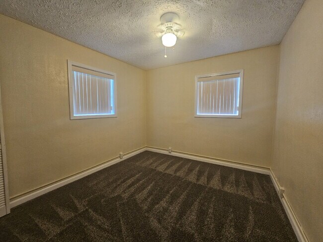 Building Photo - "Charming 3-Bedroom Retreat with Spacious Living"
