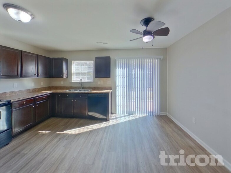 Building Photo - 747 Markham Cir