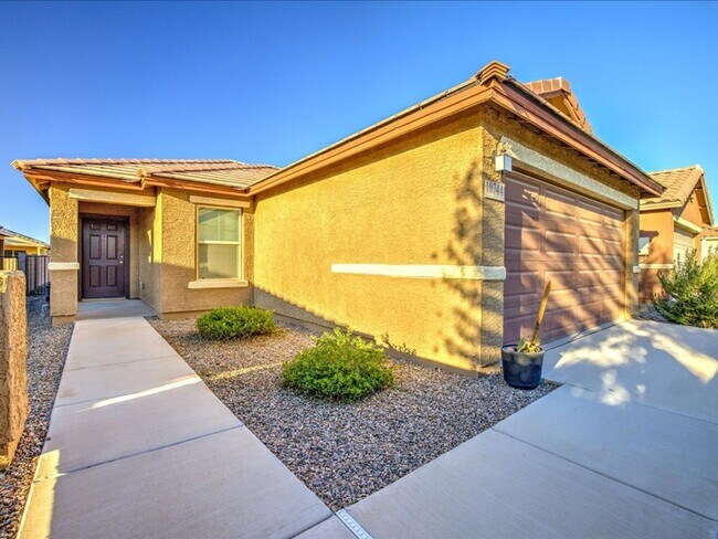 Building Photo - 3 Bedroom 2 Bathroom + Flex Room