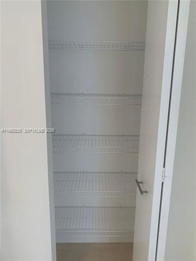 Building Photo - 201 SW 17th Rd