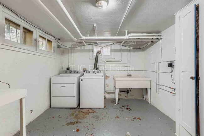 Building Photo - 1665 Jasmine St