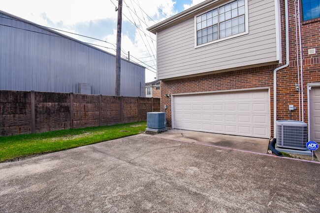 Building Photo - 8888 Benning Dr