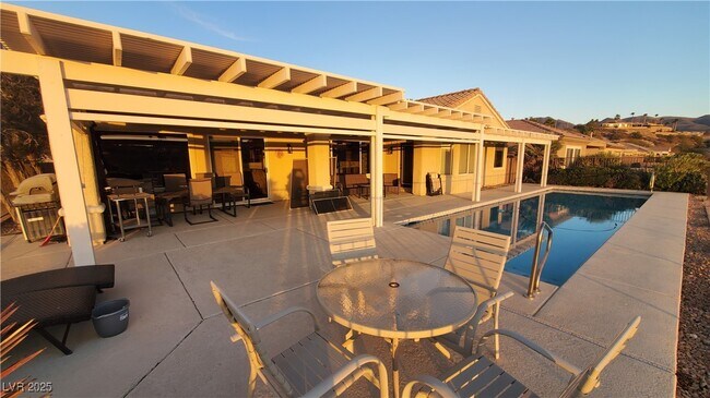 Building Photo - 2106 Dipinto Ave