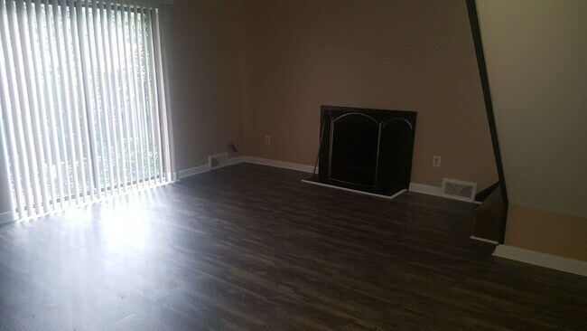 Building Photo - 655 Watson (Duplex)