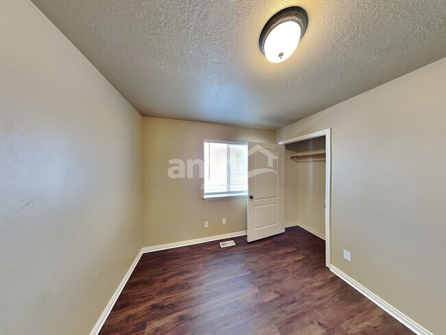 Building Photo - 3703 Lake Vista Dr