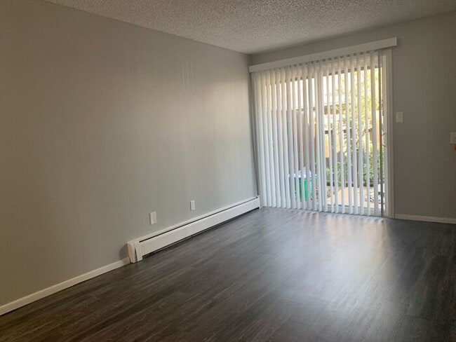 Building Photo - Updated 2 bedroom ranch in north Loveland!...