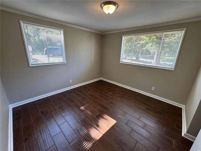 Building Photo - 401 Elmwood Dr