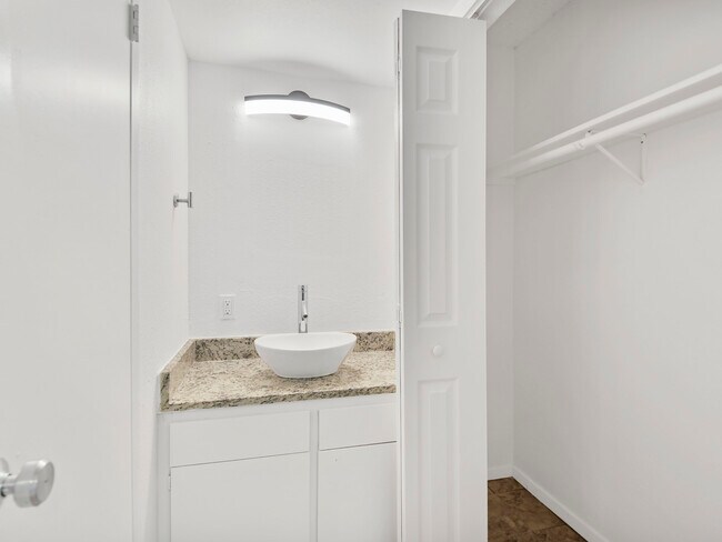 Building Photo - The WestFort Broadway