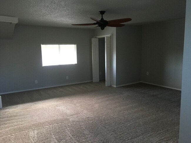 Building Photo - South Redding 2-Story Home, located in cul-de-sac