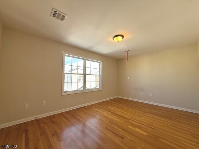 Building Photo - 623 Magnolia Ave