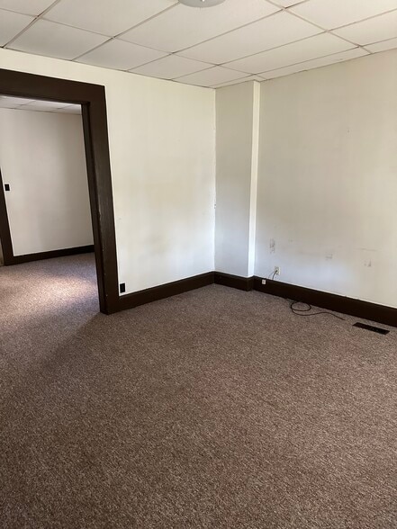 Building Photo - 502 E 4th St