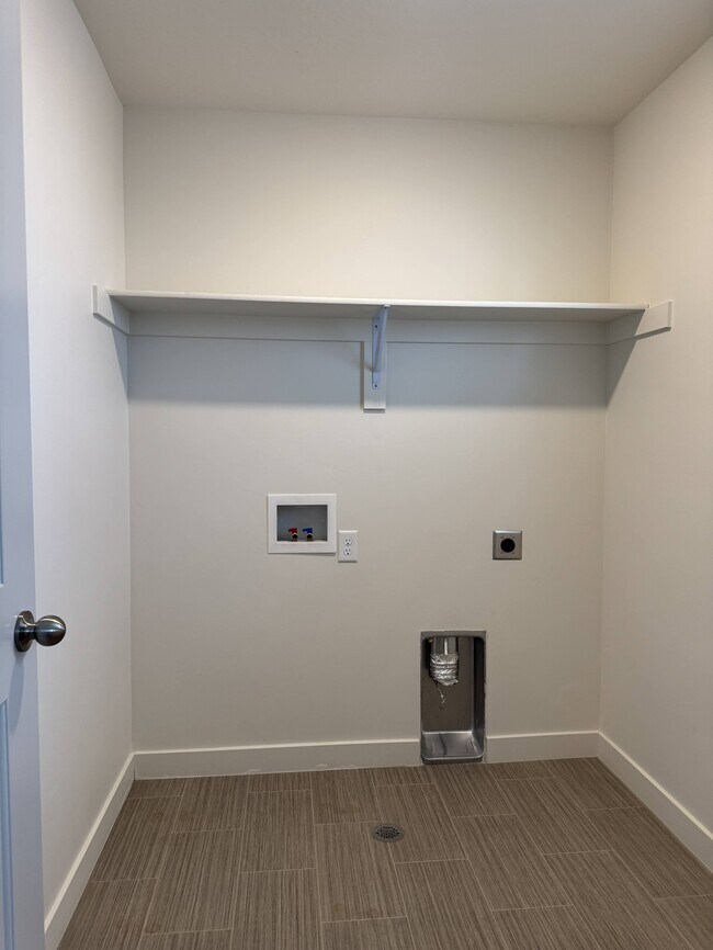 Building Photo - 138 E Crown Point Dr