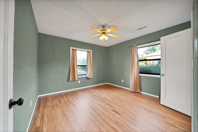 Building Photo - 1301 S Lee Ave