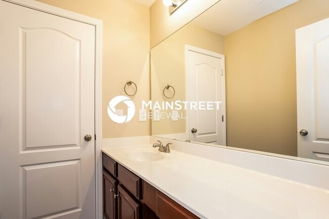 Building Photo - 4 Bedroom Pet-Friendly Home in Atlanta, GA with Main Street Renewal