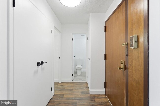 Building Photo - 250 S Reynolds St