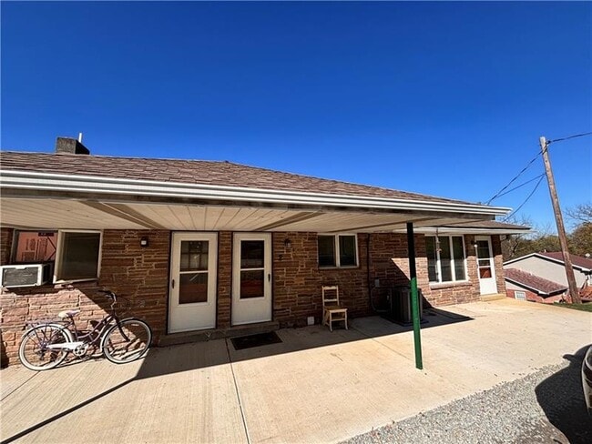 Primary Photo - 2695 W Chestnut St