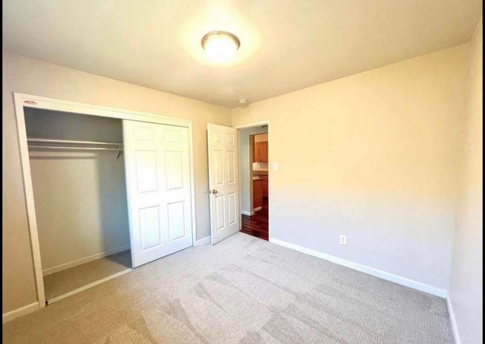 Building Photo - 511 W 5th St