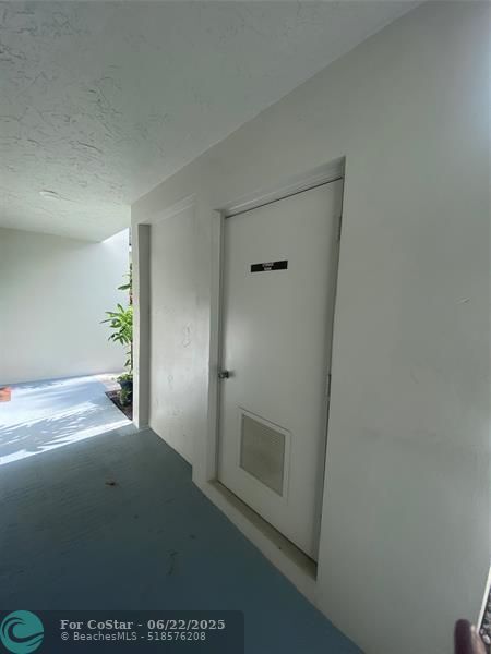 Building Photo - 4007 N Cypress Dr