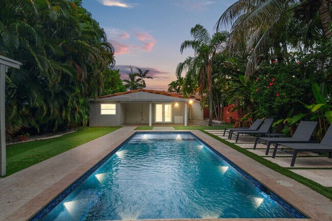 Building Photo - 443 NE 71st St