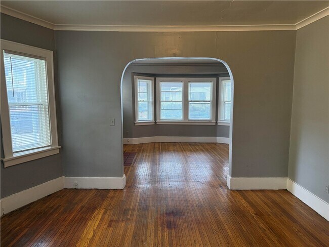 Building Photo - 93-95-95 Stratford Park