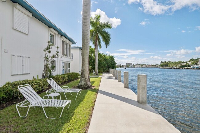 Building Photo - 561 Bayshore Dr