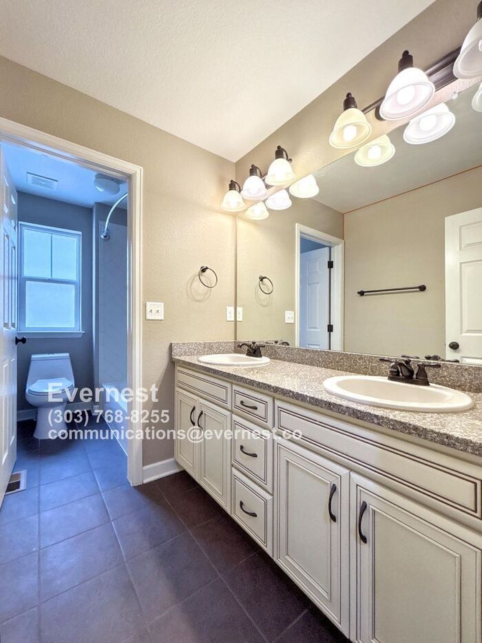 Building Photo - 550 Gallegos Cir