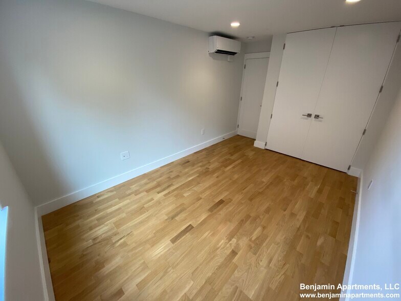 Building Photo - 334 Harvard St